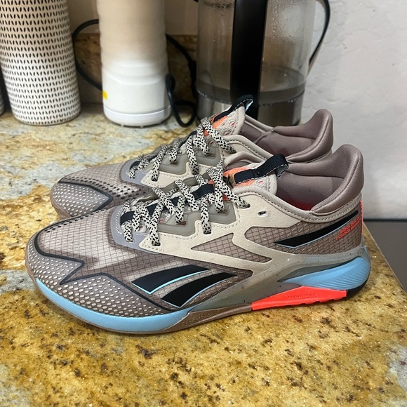 Reebok woman’s shoes size 7 - Picture 3 of 10